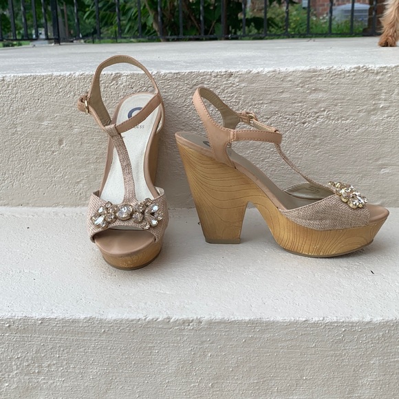G by Guess Jeweled Platform 8.5 - Picture 1 of 6